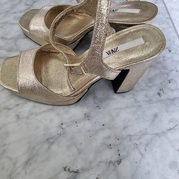 Zara gold sandals - Picture 4 of 5